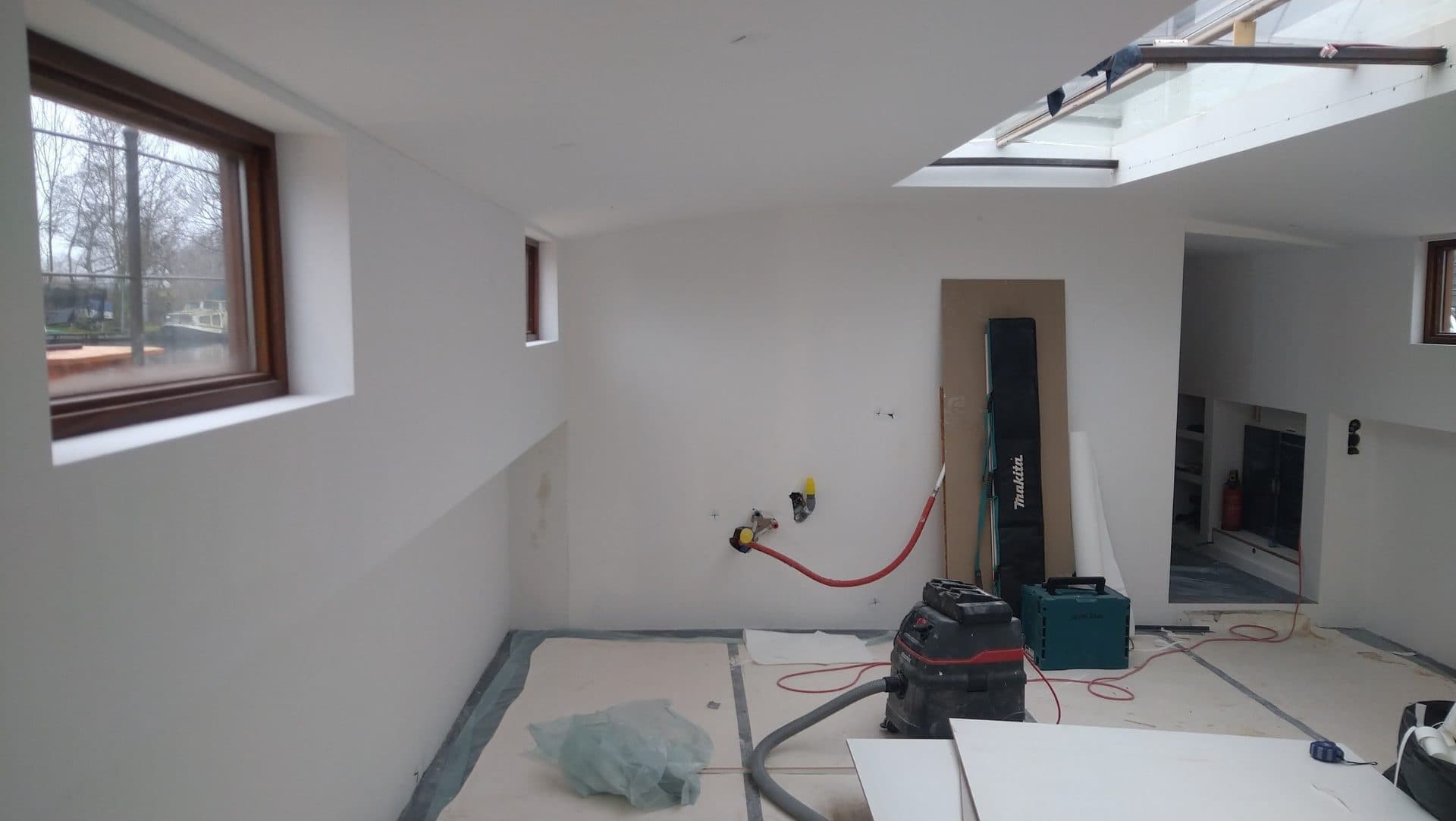 Woonkamer schilderen in aanbouw