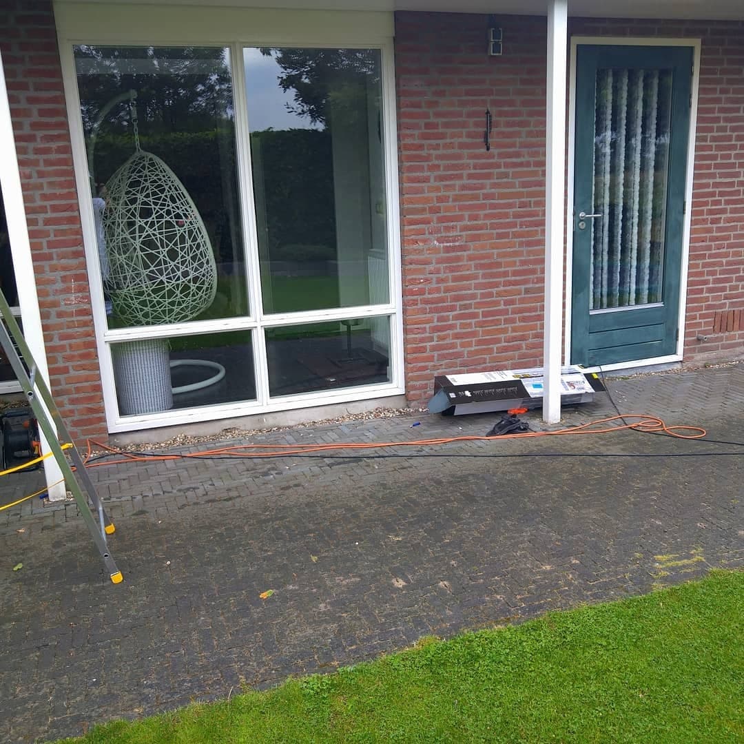Buitenschilderwerk in aanbouw