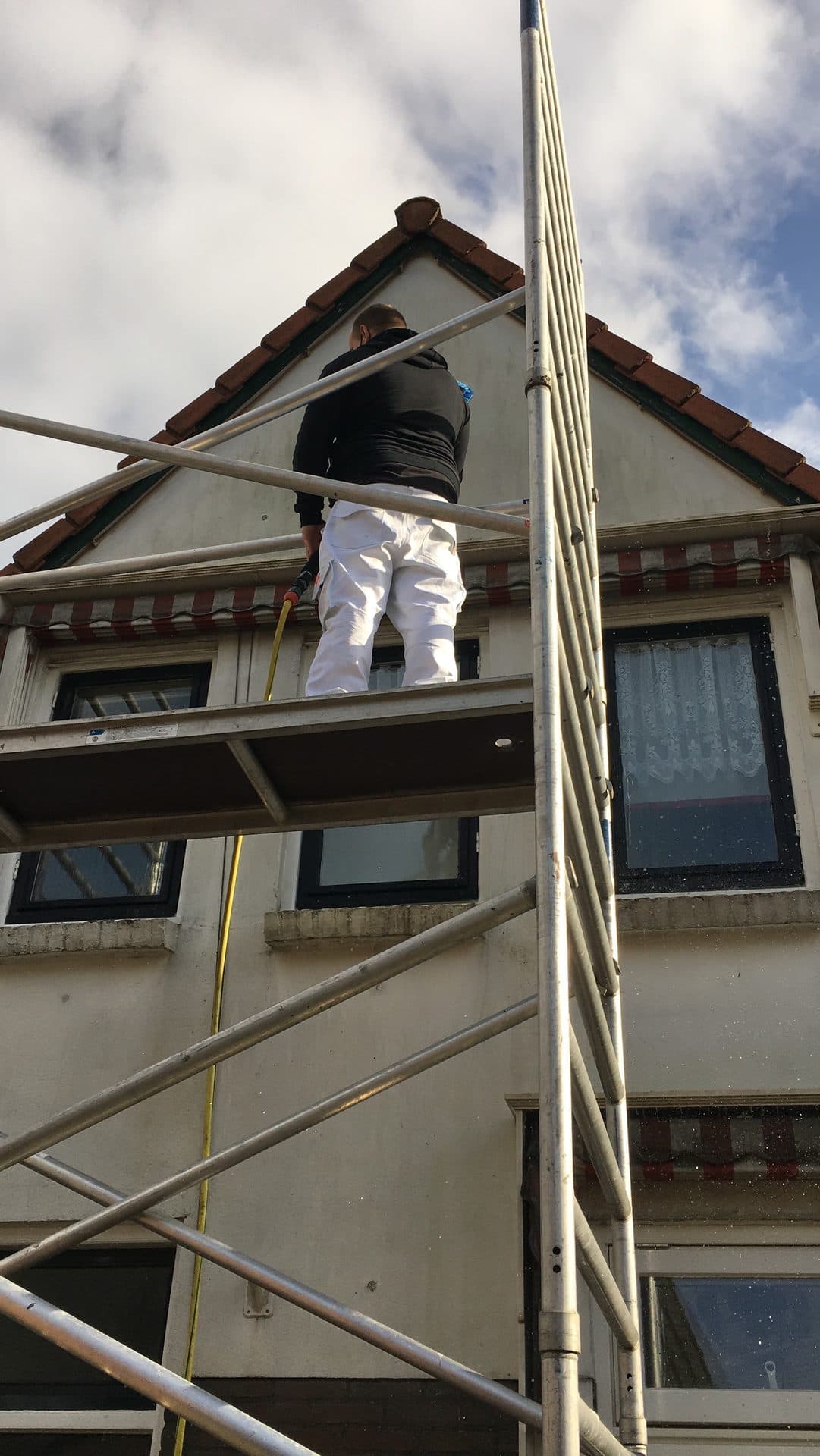 Buitenschilderwerken op dak
