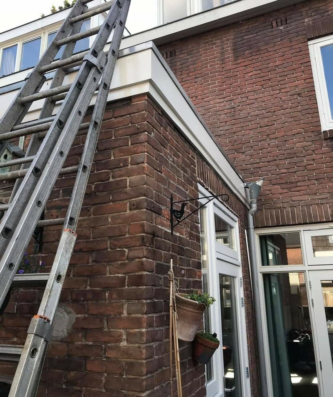 Buitenschilderwerk met hoogwerker