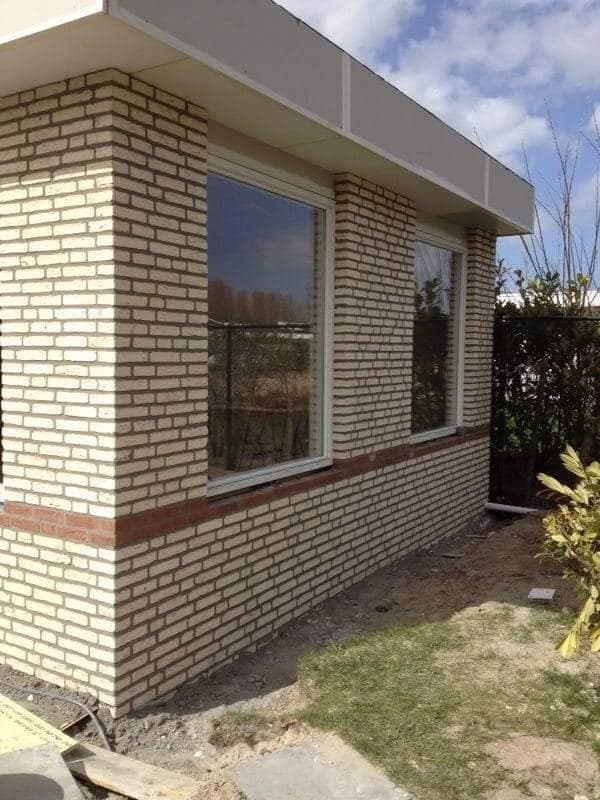 Afwerking: hoekaanzicht van de bijna afgeronde aanbouw. (Facebook, 10 januari 2021)